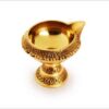 Verhoogde Diya in messing